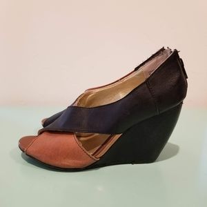 Seychelles wedges, open toe, color: tan/black, size: 7.